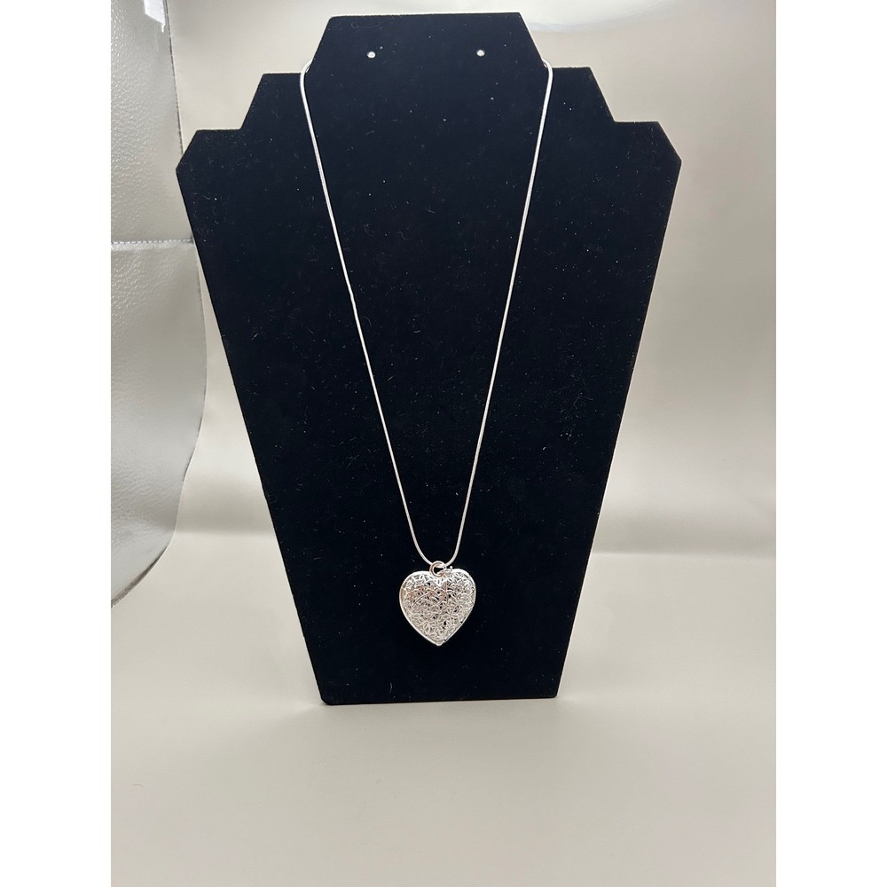 Jewelry Celebrity Sterling Silver  Filigree Heart Pendant Snake Chain Necklace